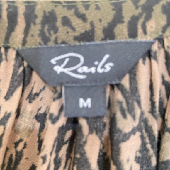 Rails Jasmine olive static printed v neck smocked waist mini tiered dress medium - Picture 14 of 16